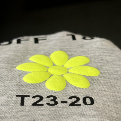 Арт. T23-20. Желтая неоновая PUFF пленка. Вспухает после принта. Подложка клейкая. Ширина 50 см.